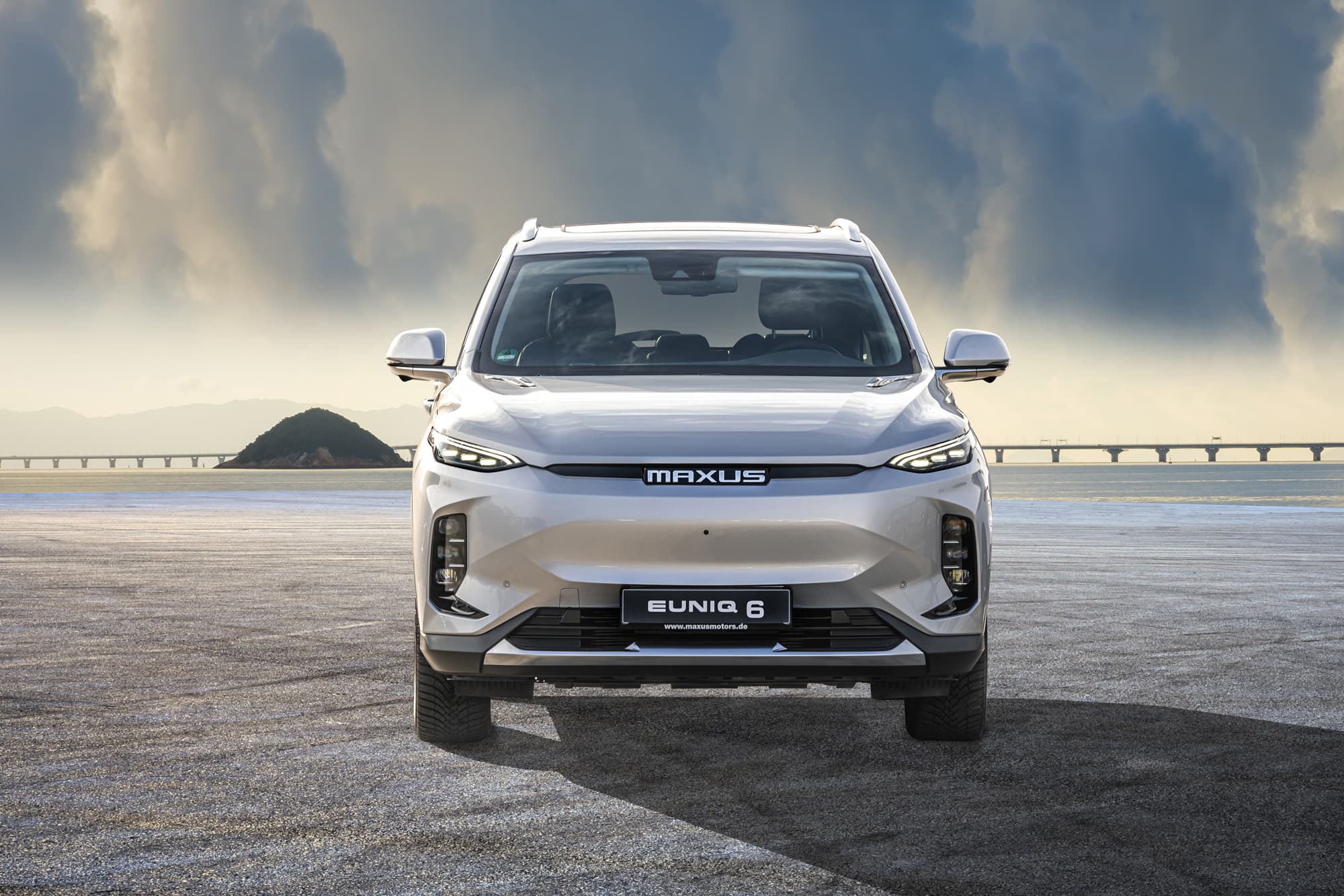 Maxus eUNIQ6 Zilver vooraanzicht